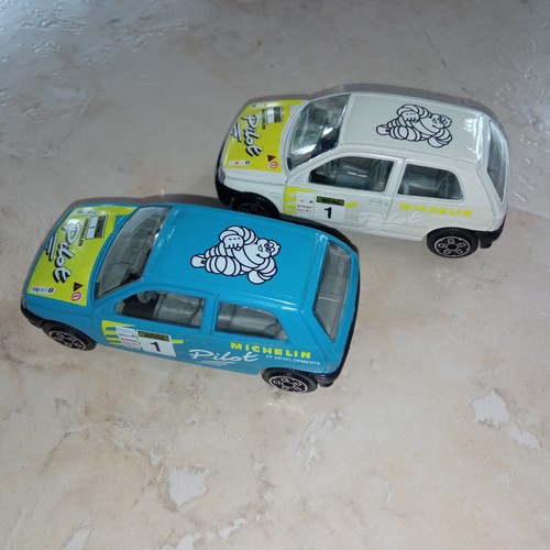 Bburago Burago 1/43 Renault Clio 16V coloris très rares (blanche et bleu clair) - Foto 3 di 4