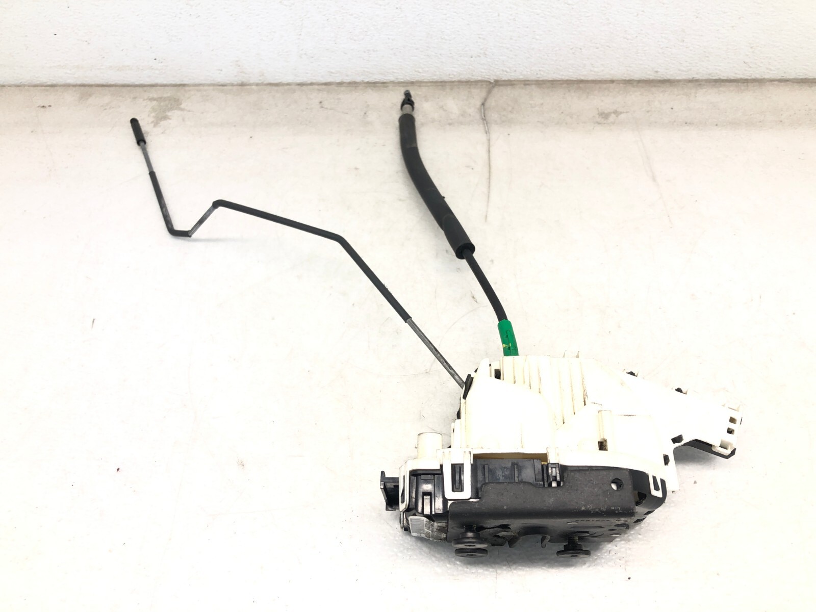 2017-2020 MASERATI LEVANTE RIGHT PASSENGER REAR DOOR LOCK LATCH ACTUATOR OEM