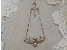 ancien objet religieux à suspendre croix colombe médaille Jeanne d'Arc