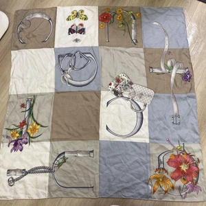 Foulard avec ceinture fleurie design GUCCI multicolore beige occasion unisexe