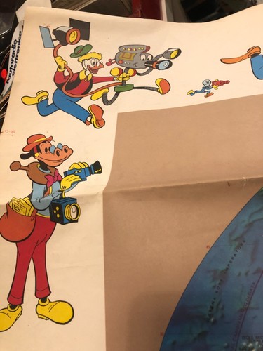 IN GIRO PER IL MONDO CON DISNEY-POSTER CARTA GEOGRAFICA PLANISFERO 1976 VINTAGE - Foto 10 di 18
