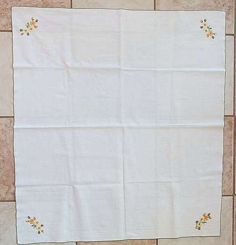 Vintage Embroidered Tablecloth Table Topper 32.25" x 35.25" - Picture 5 of 6