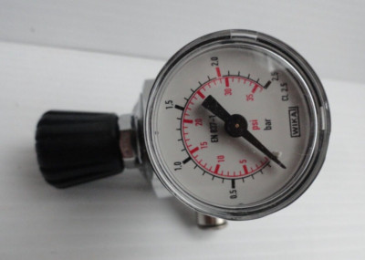 WIKA EN 837-1 Pressure Gauge w/ Mignon Fitting