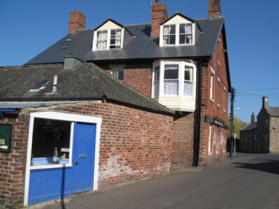 Foto 6x4 Die Rückseite der Queens Arms, Main Street Acomb\/NY9366 zeigt th c2009