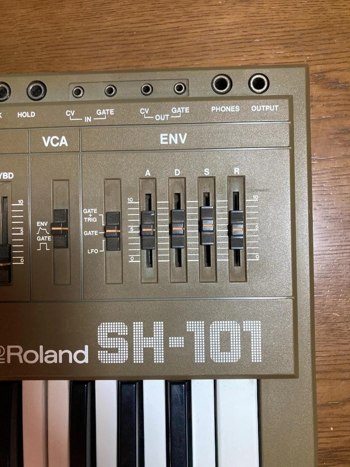 ROLAND SH-101 • ANALOG SYNTHESIZER • PARTS/REPAIR • VINTAGE 1980s Japan - Image 3 of 4