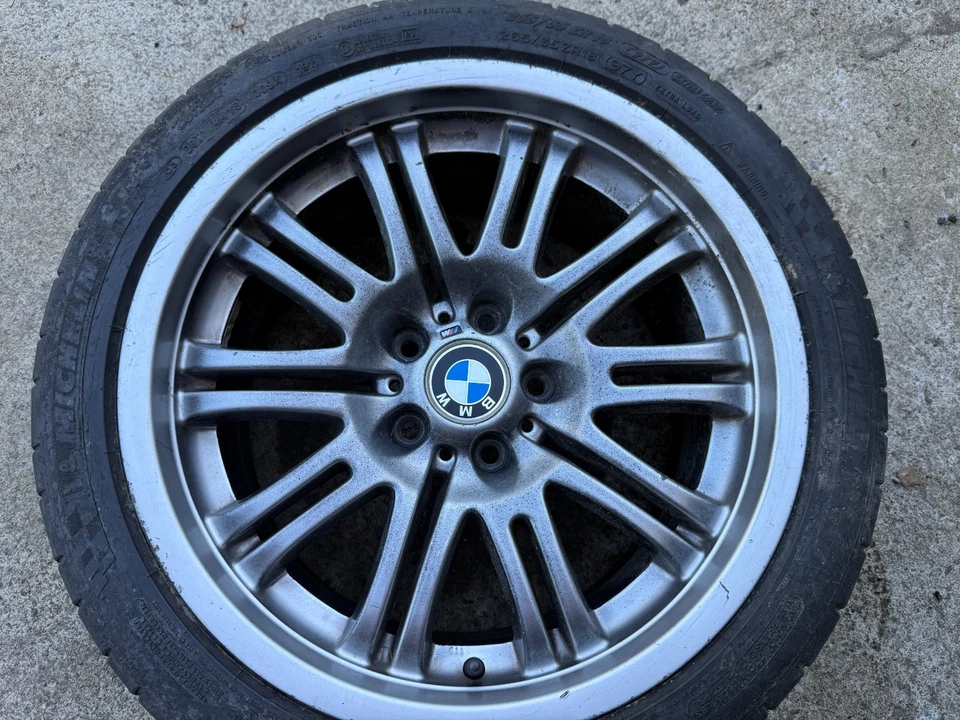 Llanta deportiva de fábrica BMW 325I 330I E46 M3 OEM 01-06 M 18X8" 4 Foto 2 de 4
