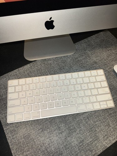 Apple iMac 21.5” Desktop - Picture 4 of 8