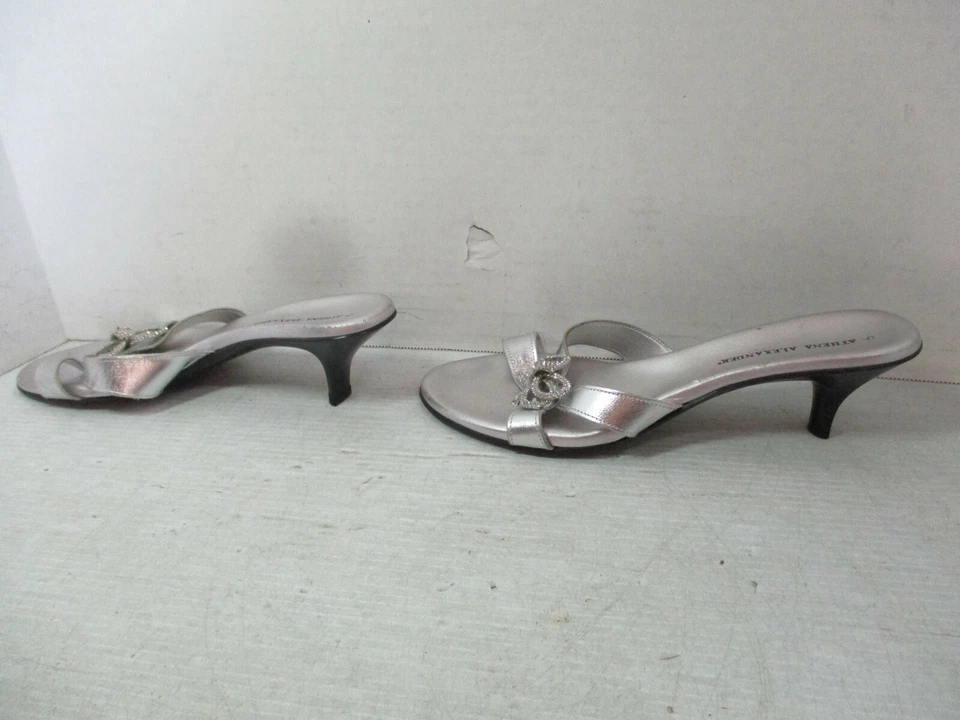 Zapatos para mujer Athena Alexander plateados con joyas estrás lazo sin cordones formales 9 Foto 3 de 4