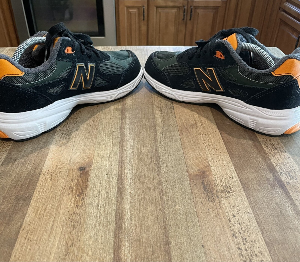 New Balance Mens 6/Womens 7.5 black/green/orange 990 sneakers V3