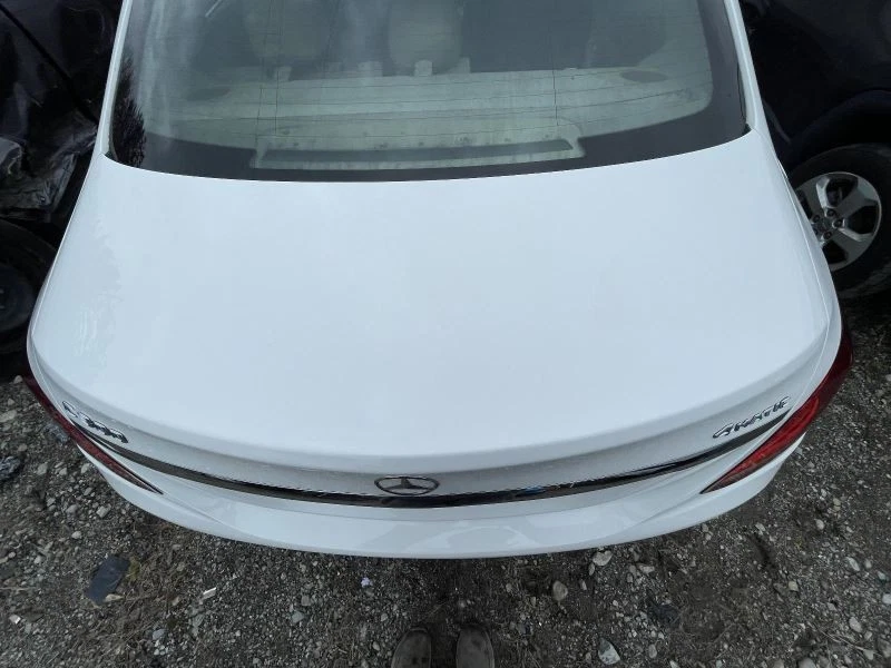 2015-2021 Mercedes C-Class Deck Lid Polar White With Out Spoiler Foto 2 de 4