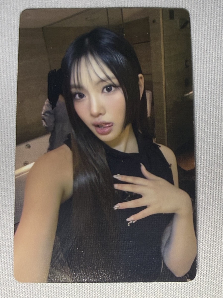 Hyein NewJeans Photocard Schoolgirl - 1st EP Bluebook Ver NJZ Kpop