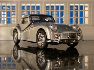 A  TRIUMPH TR3A 1:43 dicast by Jouef evolution