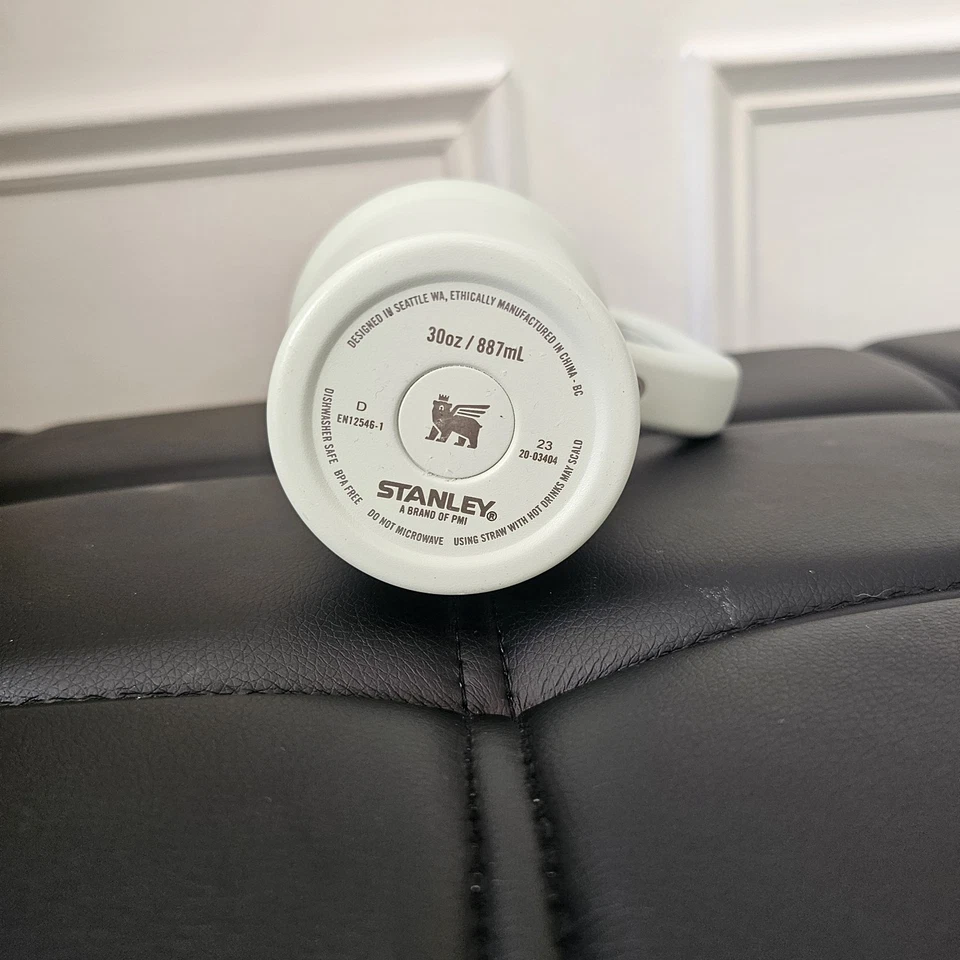 Stanley Quencher H2.0 Flowstate 30oz - Mist Green - Image 3 of 3