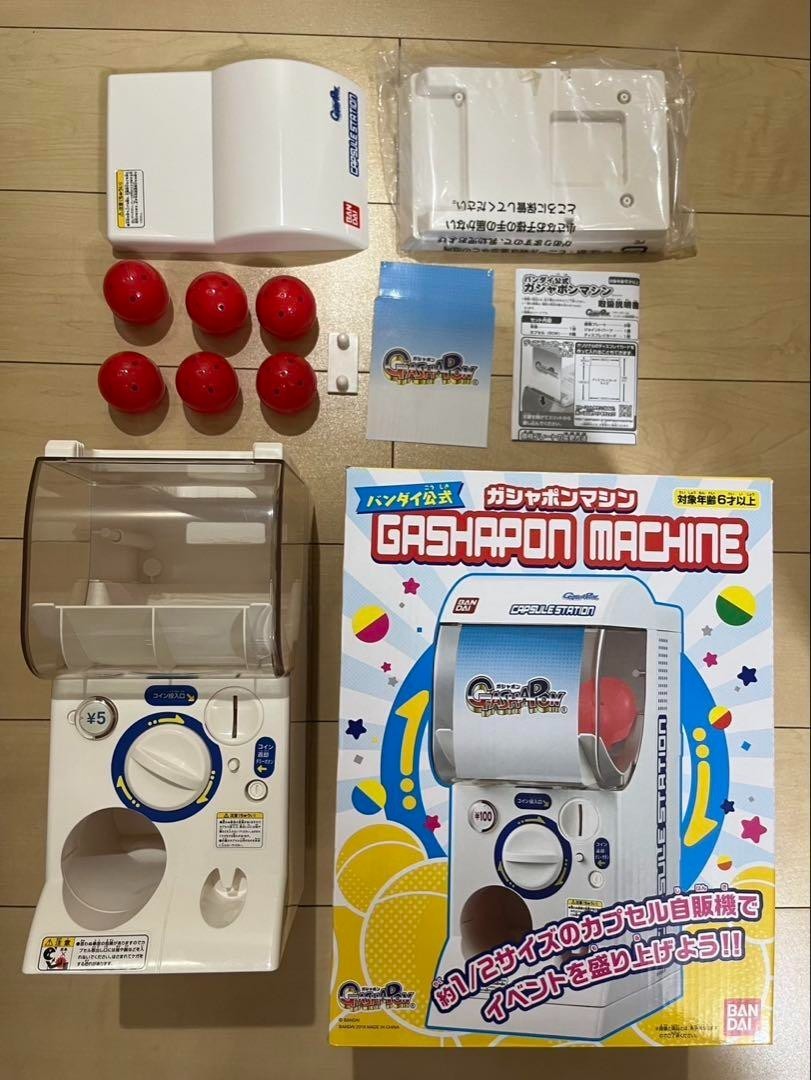 BANDAI Official Gashapon Machine with many capsules Capsule