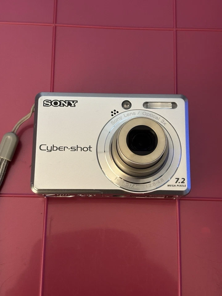 Câmera Digital Sony CyberShot DSC-S730-RETRO-7.2 MP e Cartão SD Testado Quase Perfeito - Imagem 4 de 4