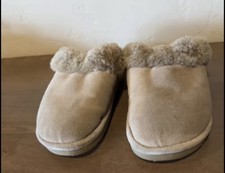 BEARPAW Plush Women  s Size 7 Beige Suede Slip-On Sheepskin Lined Slippers