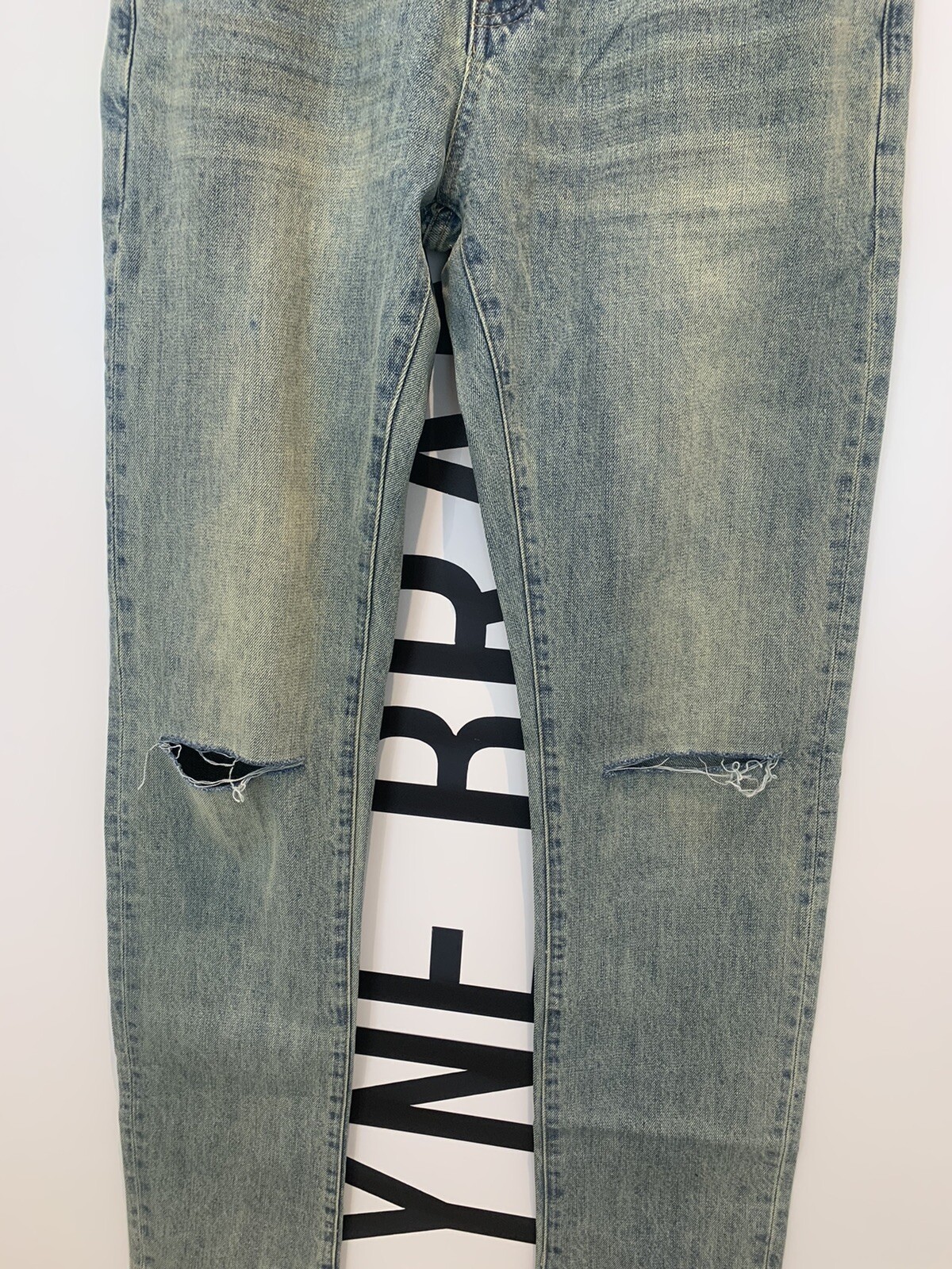 Jeans Saint Laurent blu chiaro lavaggio invecchiato denim taglia W31 prezzo consigliato £ 420