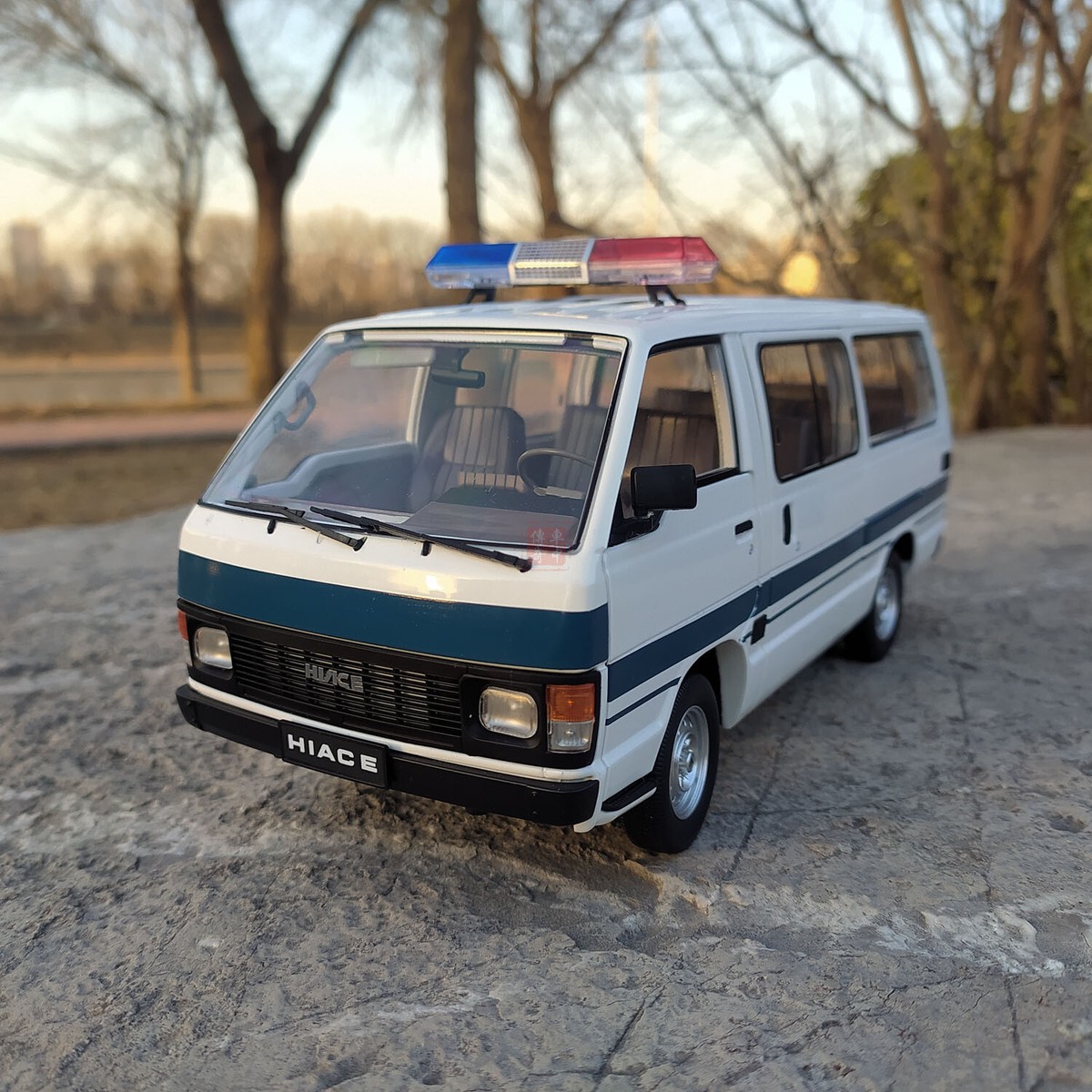 Sonido1/18 3代目トヨタハイエース丸目☆カスタム ミニカー 1/18