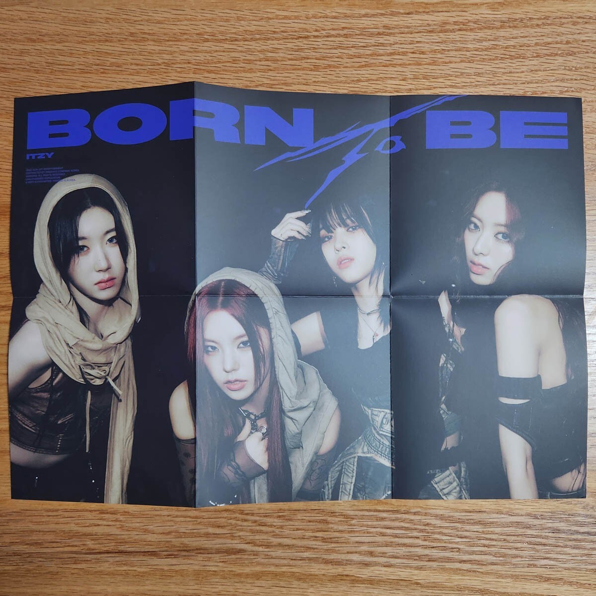 Group Official Folded Poster Itzy Born To Be Limited Version