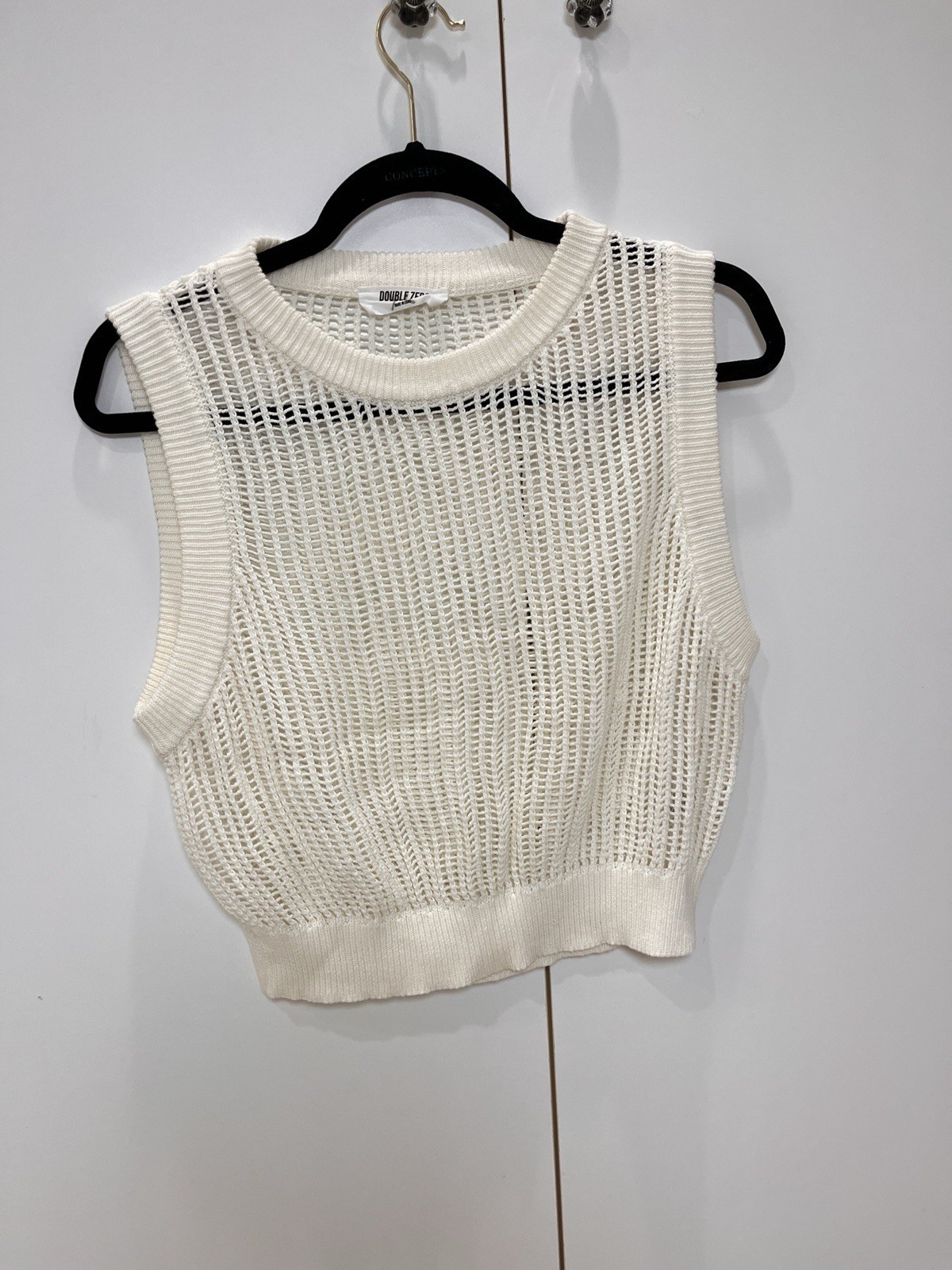 White Open Weave Knit Sleeveless Sweater Vest Size Women’s Large