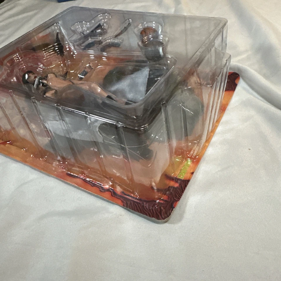 Boneco de ação Vampirella vintage Clayburn Moore Harris Comics #CM0012 NOVO NA CAIXA Y2K (38I) - Imagem 4 de 4