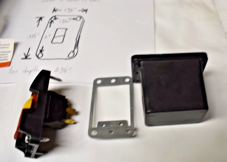 INTERRUPTOR DE ENCENDIDO/APAGADO con LLAVE DE SEGURIDAD EXTRAÍBLE, CABLE DE ALIMENTACIÓN Y CAJA DE MONTAJE Foto 4 de 4