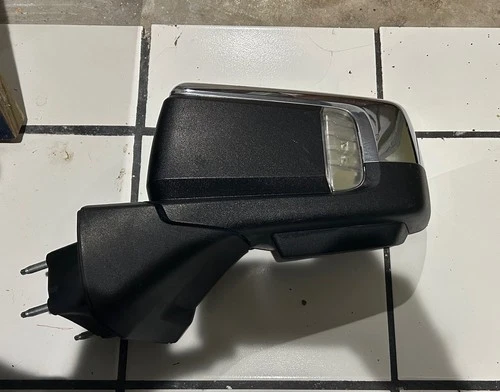 2019 GMC Sierra Left Driver Side mirror assembly W/ Blind Spot OEM