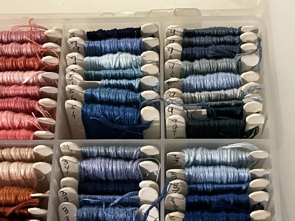 DMC Embroidery Thread Lot w/Color Caddy (1983) 106 Threads & Numbered, Used - Image 2 of 4