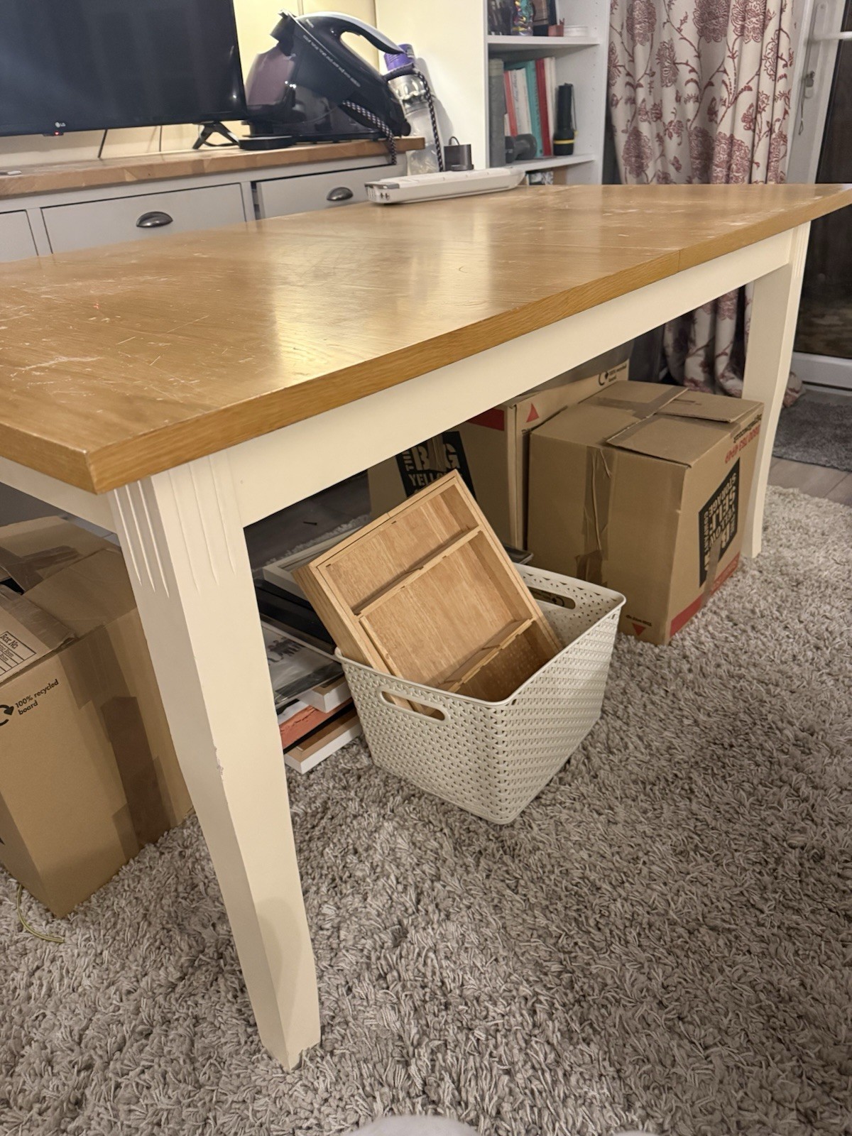 Extendable Dining table Solid Wood 1 Yr Old