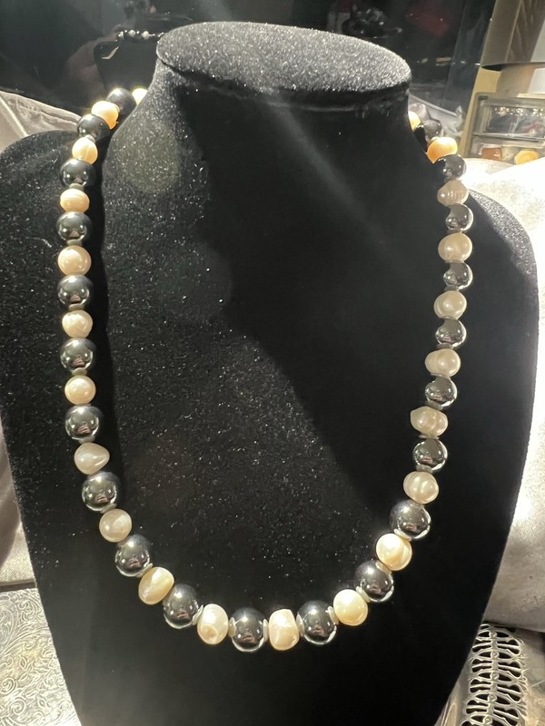 18”long Pearl And Hemaite Necklece