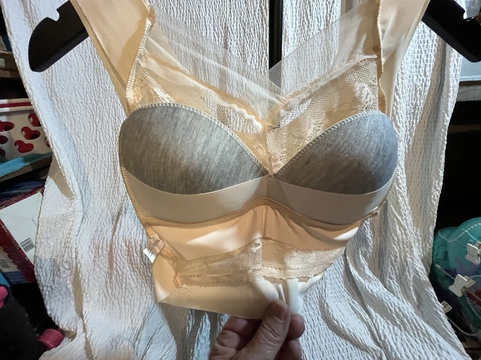 Coquette YOGA Sujetador de Encaje Sin Costuras Inalámbrico Acolchado Desnudo Conjunto de 2 Foto 4 de 4