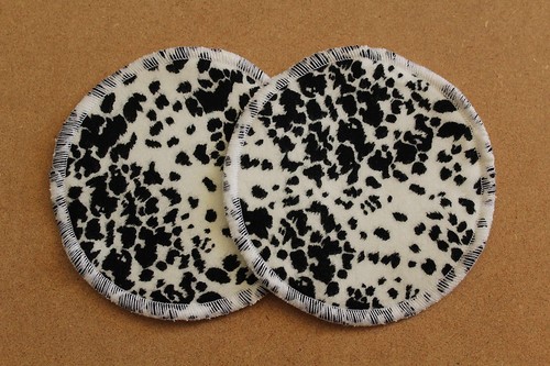 WASHABLE AND REUSABLE CLOTH NURSING PADS / BREAST FEEDING / BABY SHOWER GIFT - Picture 10 of 19