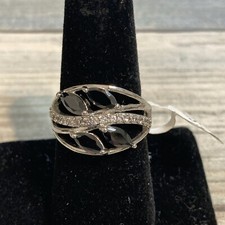 Costume Cocktail Ring size 7.5 Black Stones s...