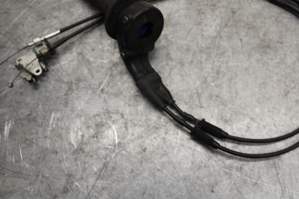 Kawasaki Ninja ZX6R ZX600R 2009 cable del acelerador guía de carcasa BB538 Foto 4 de 4