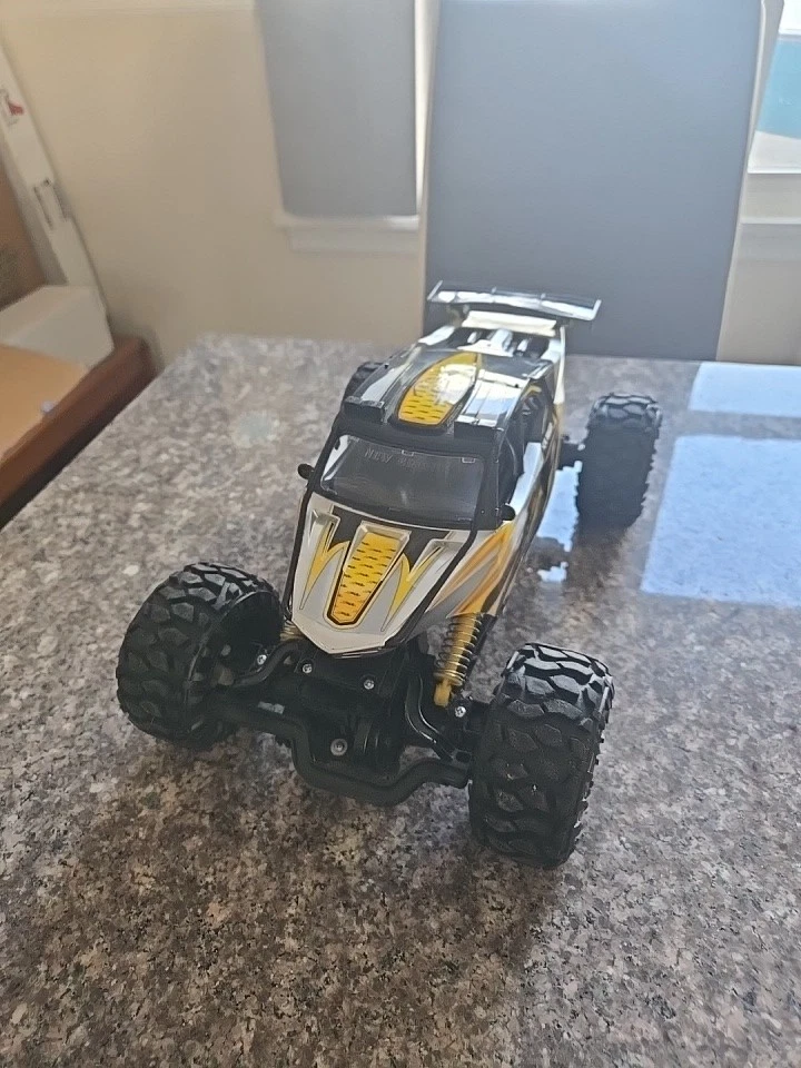 Lote de 2 Monster Trucks Bright Forza 1 Bad F9 carro de controle remoto testado e funcionando! - Imagem 2 de 4