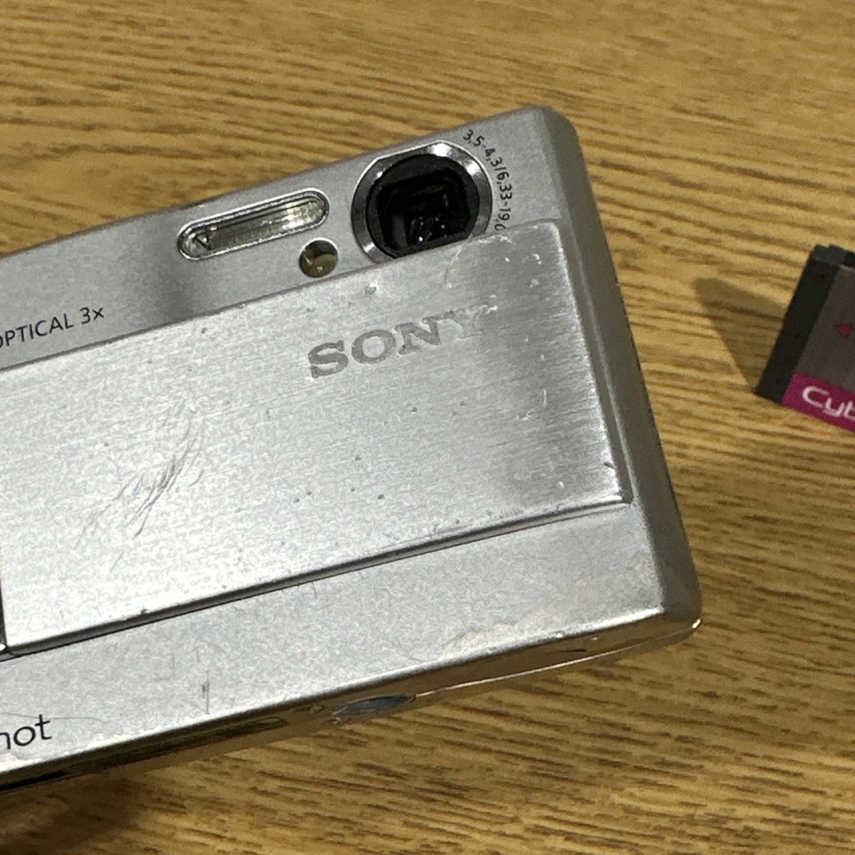 SONY Cyber-shot DSC-T10　黒　ハードケース付き 71gWKe0RBgS._UF894,1000_QL80_.jpg