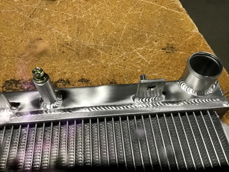 Radiador de aluminio Koyo 36 mm Hyper V Series Racing para 99-01 Subaru Impreza RS Foto 4 de 4