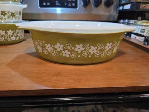 PYREX Spring Blossom Crazy Daisy Green White Glass Oval Serving Bowl with Lid