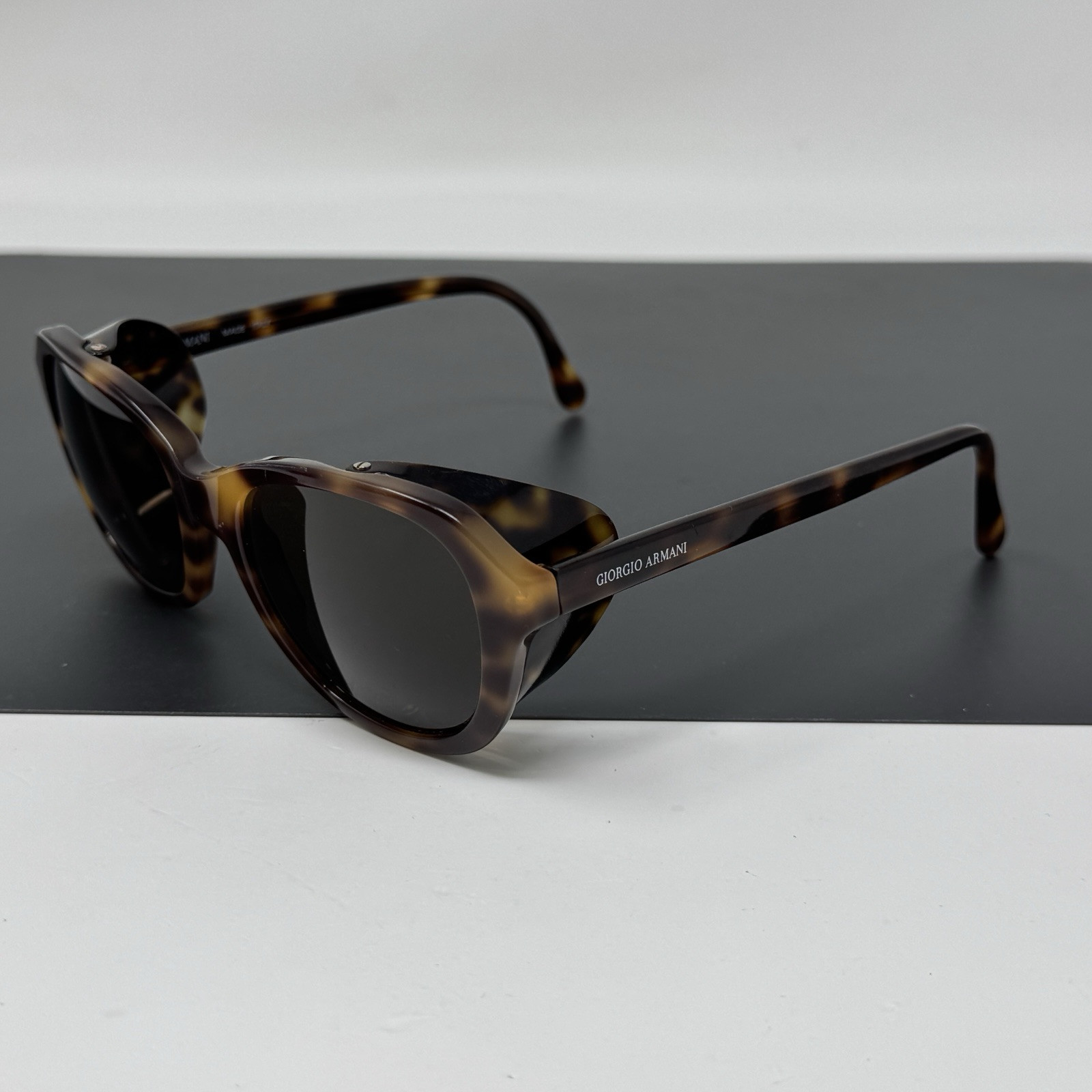 Giorgio Armani Vintage Glacier SmallSunglasses 826  SideShields Scratched Lenses Vintage Glacier Sunglasses | eBay main image 4