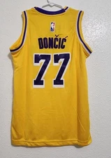 YOUTH LOS ANGELES LAKERS Luka Doncic #77 Stitched Jersey SZ Medium (10/12) NWT 
