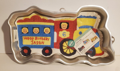 WILTON BIRTHDAY TRAIN ENGINE SHAPE ALUMINUM METAL CAKE BAKING PAN 2003 2105-2076