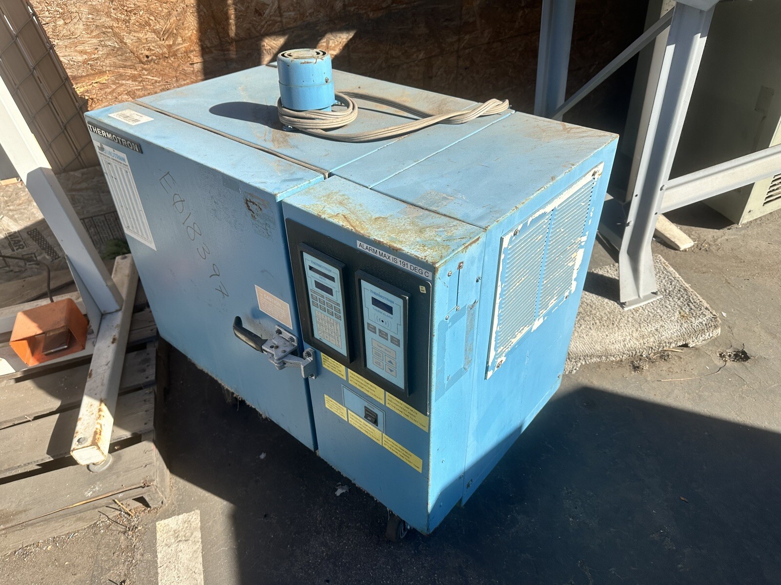 Thermotron Environmental Temperature Test Chamber Oven S-1.2