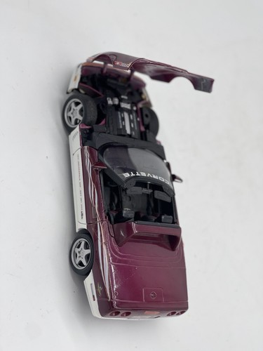 1995 Corvette Convertible Indy 500 Pace Car May 28th. 1995 1/18 Scale by Maisto - Picture 3 of 8