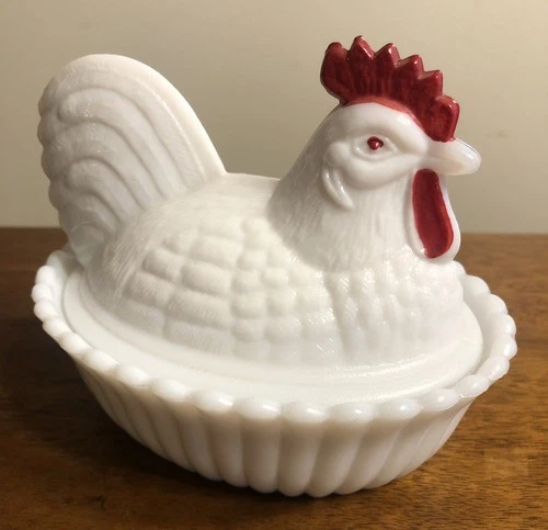Vtg Westmoreland Hen On Nest HON White Milk Glass Dish 5.5" Red Comb Split Tail