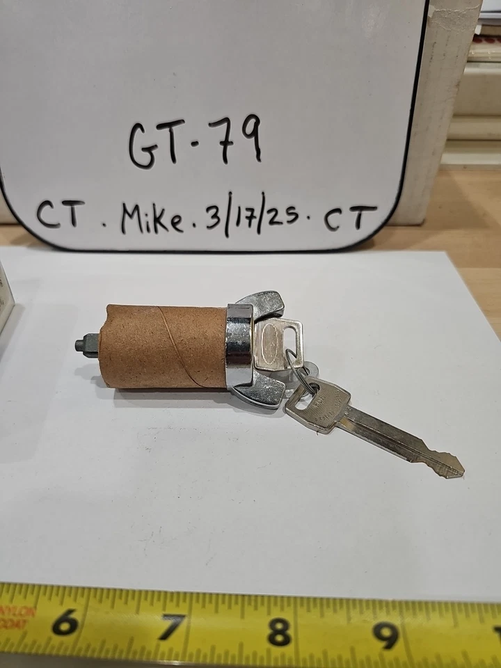 Cilindro de bloqueo de encendido cromado GP Sorensen / Standard Motor Products LC42 Foto 3 de 4