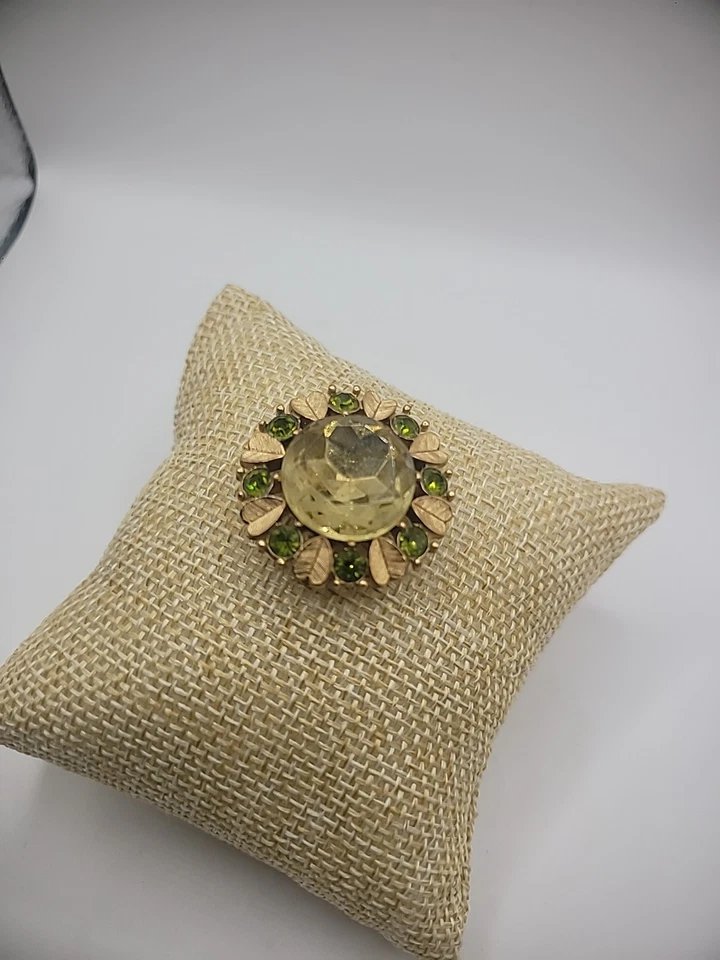 Vintage Avon Brooch Pin Pendant Gold Tone Green Crystals Jewelry Costume - Image 3 of 4