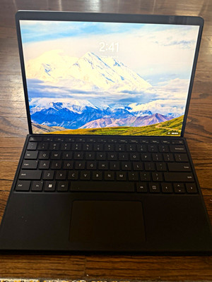 Microsoft Surface Pro 9 13'' 256GB 8GB RAM Black Wi Fi Windows 11 Home