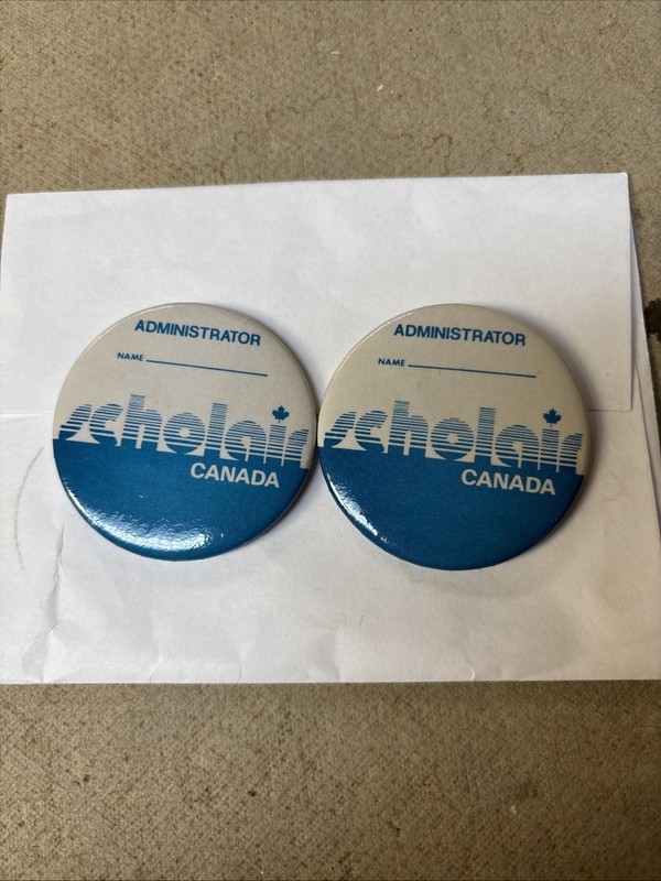 2 Scholair Canada Pins