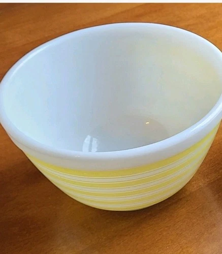 Pyrex Yellow Stripe #401 Mixing Bowl 1 1/2 Pt Vintage 1965-67 Rainbow Bands USA