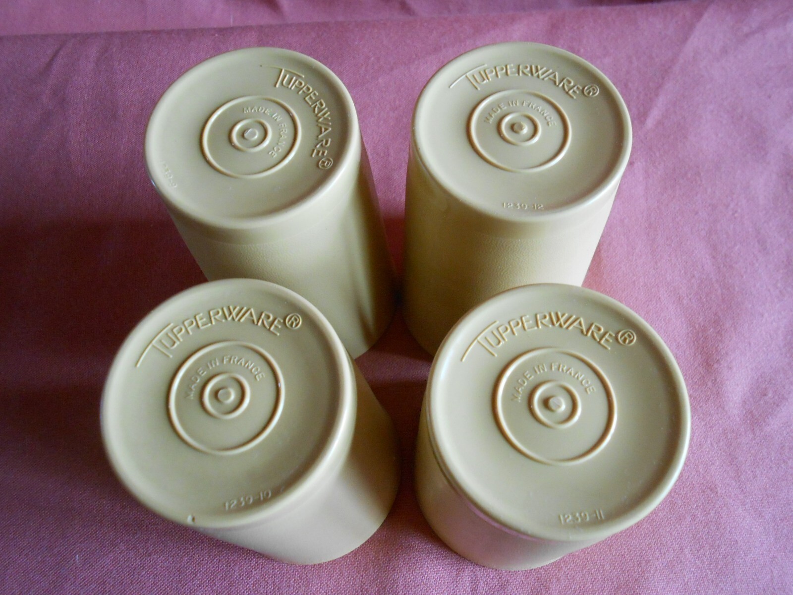 1 pichet en verre soufflé et ses gobelets, années 60-70